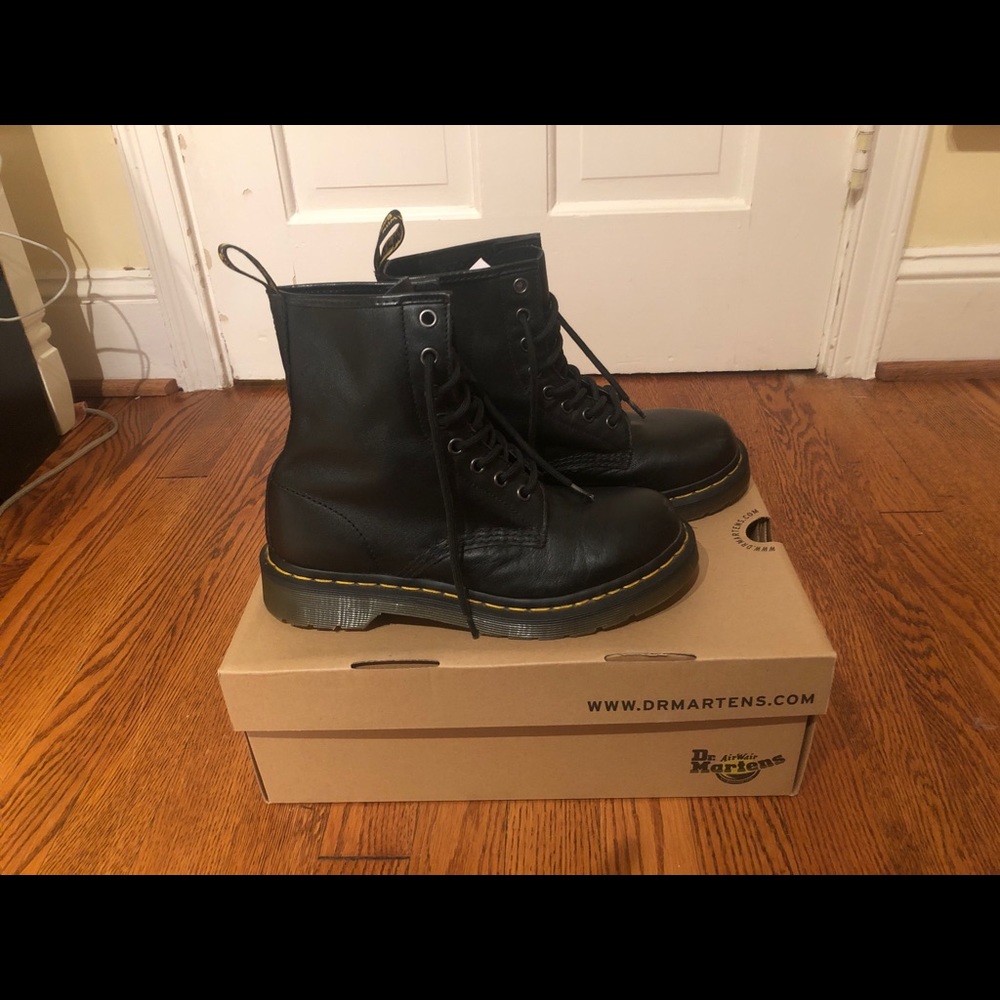 Dr. Martens 1460W AirWair Boots in Black Size 7